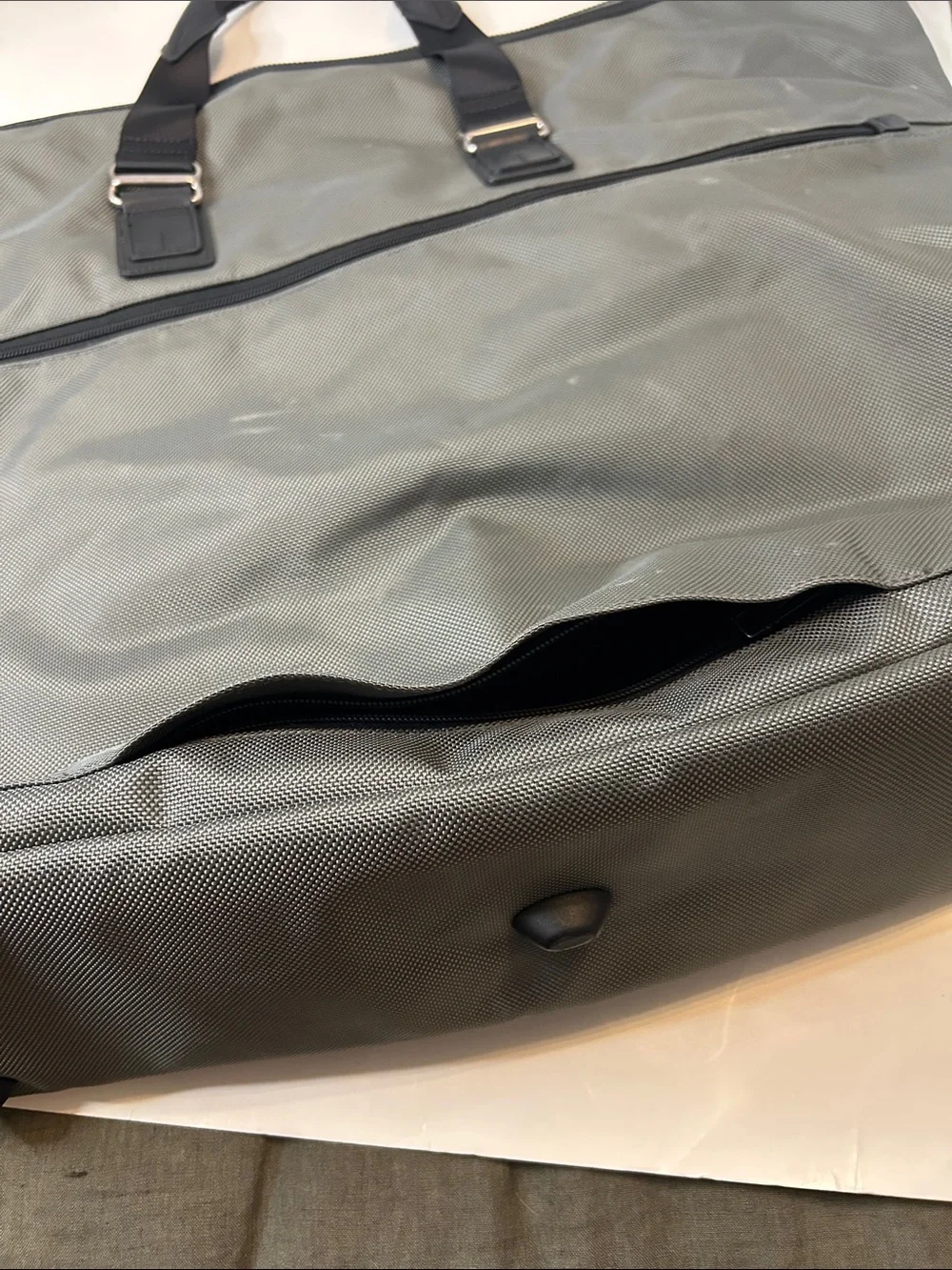Gray Men’s Travel Duffel Bag with Dual Front Pockets